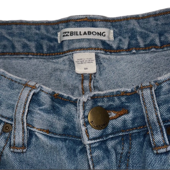 Distressed/Destroyed Billabong Knee Rip High Rise Jeans - Picture 3 of 3